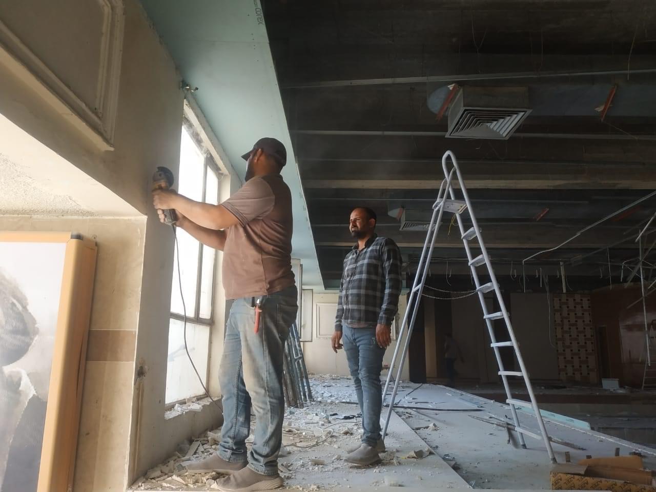 استمرار أعمال الصيانة والترميم في كلية الإدارة والاقتصاد